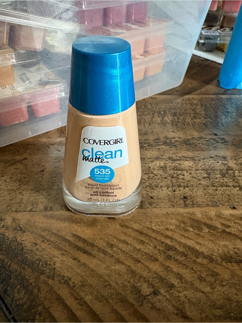 COVERGIRL Clean Matte Liquid Foundation with Blue Cap and Beige Shade 535